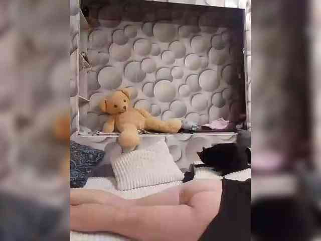 LizSage webcam