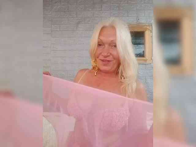 LizSage webcam