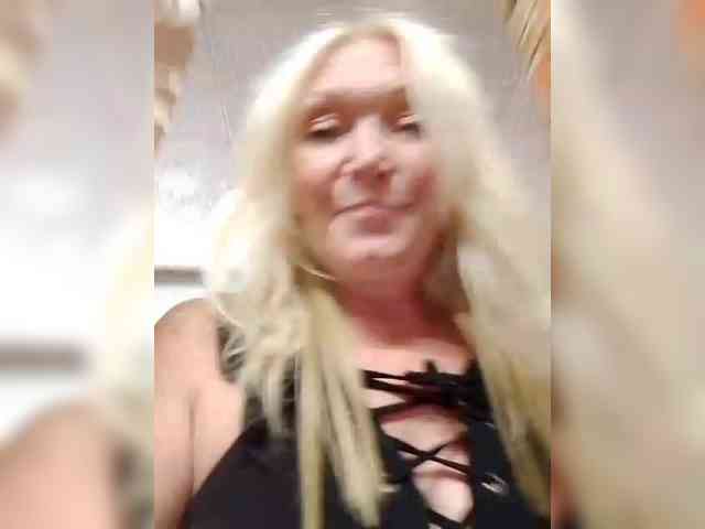 LizSage webcam