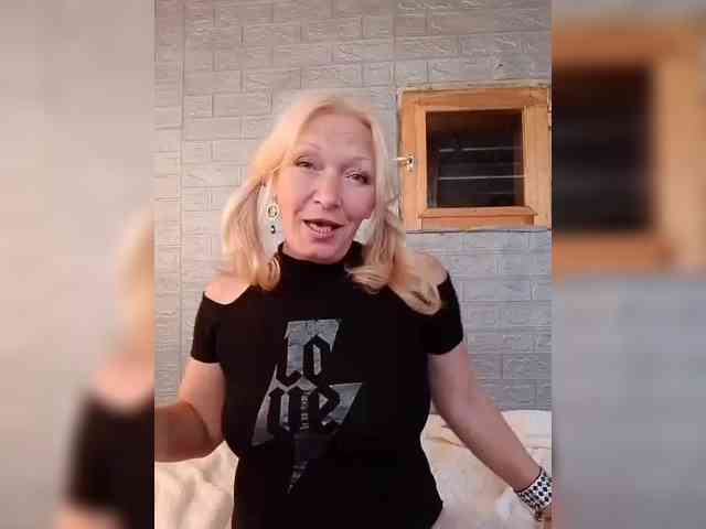 LizSage webcam