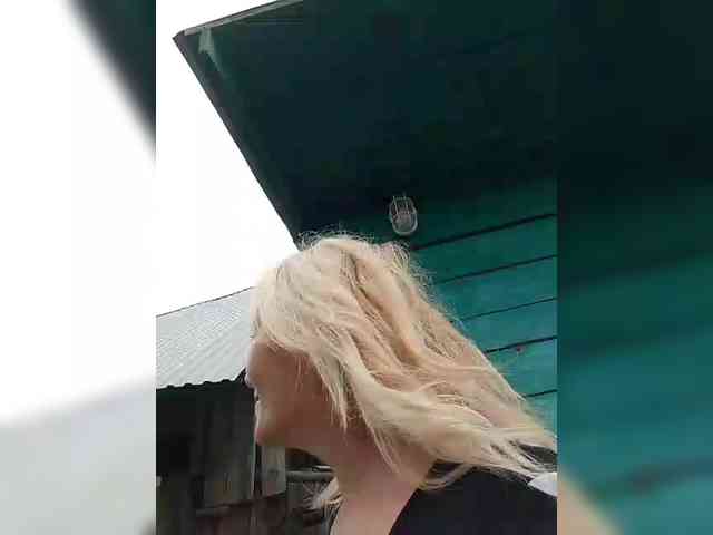 LizSage webcam