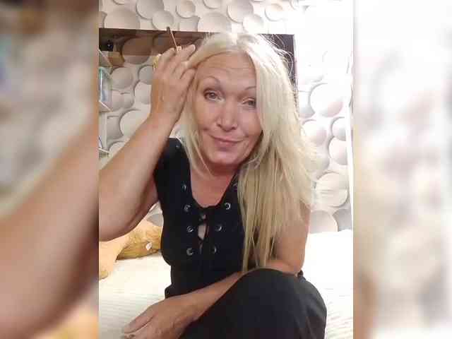 LizSage webcam
