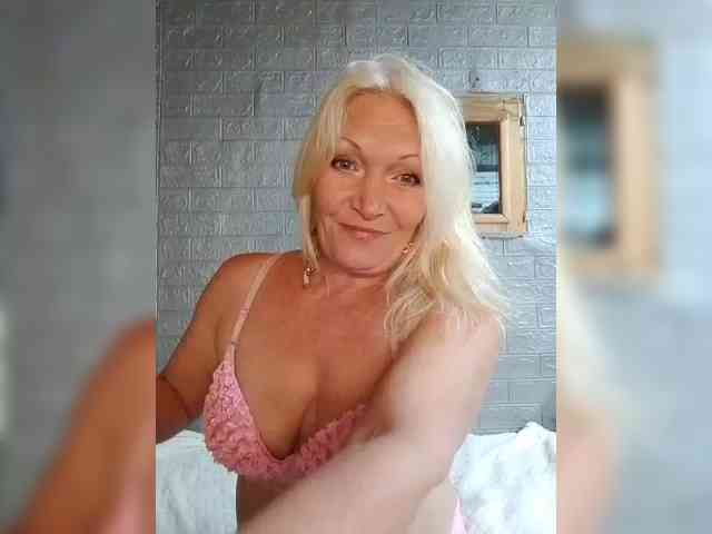 LizSage webcam