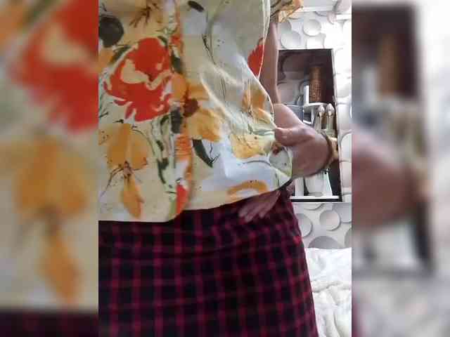 LizSage webcam