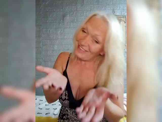 LizSage webcam