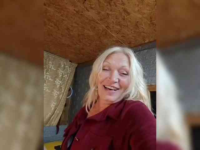 LizSage webcam