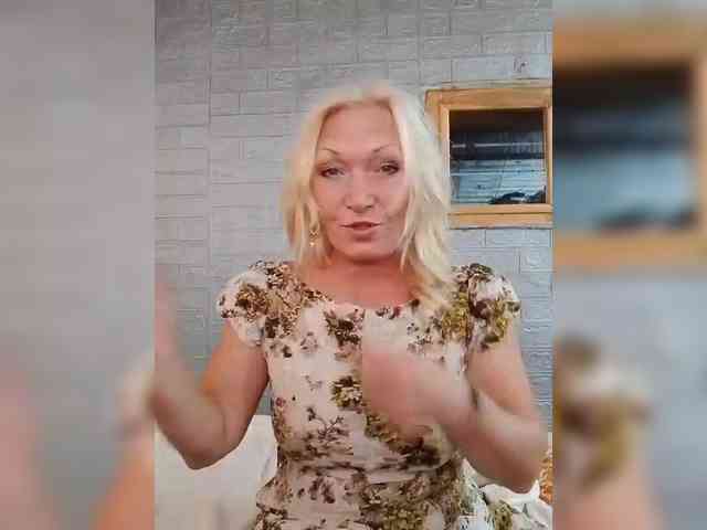 LizSage webcam