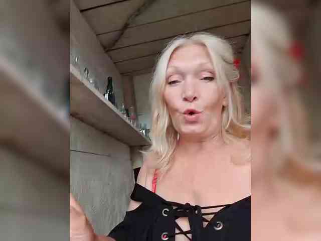 LizSage webcam