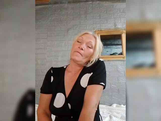 LizSage webcam