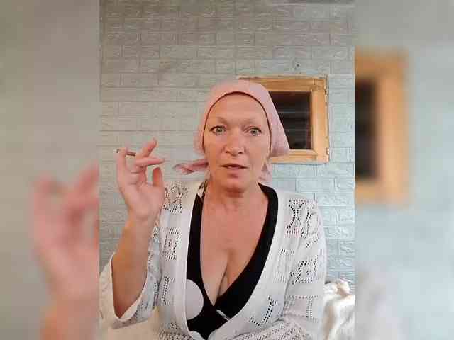 LizSage webcam