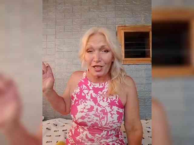LizSage webcam