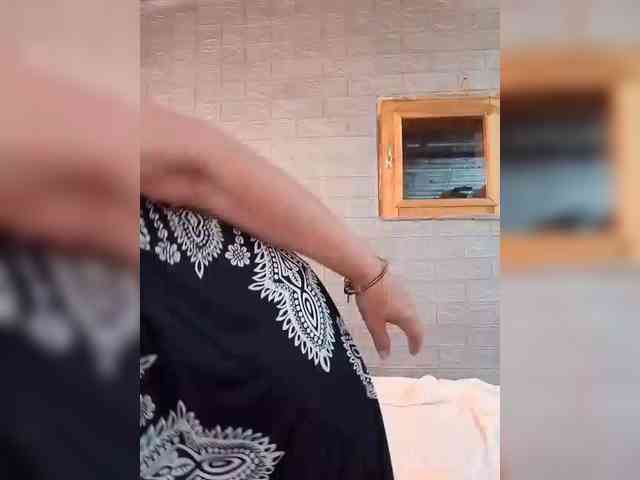LizSage webcam