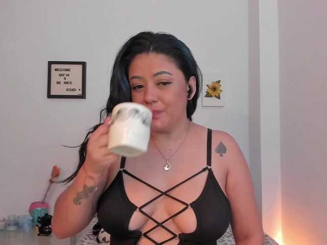 Lauratoro's BongaCams show and profile