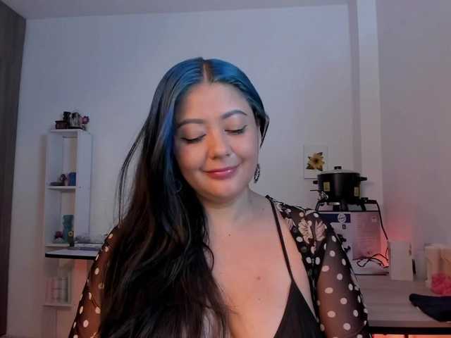 Lauratoro's BongaCams show and profile