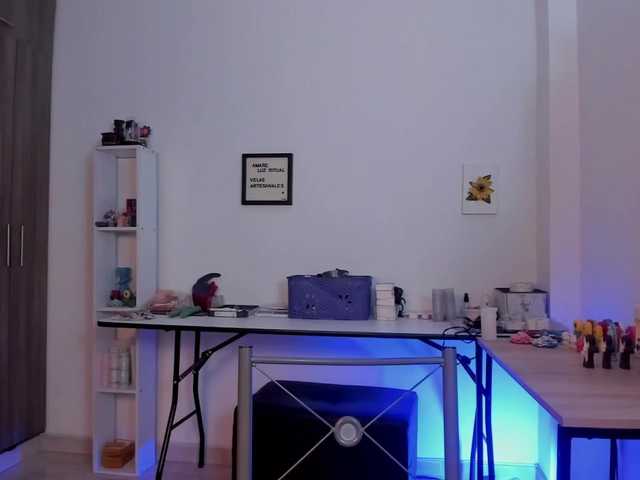 Lauratoro's BongaCams show and profile