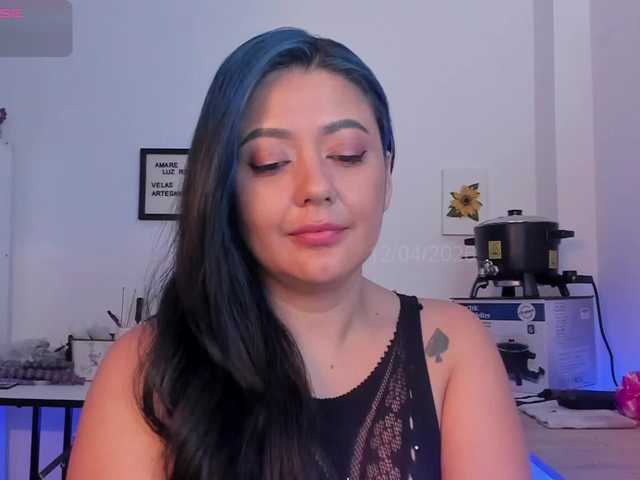 Lauratoro's BongaCams show and profile