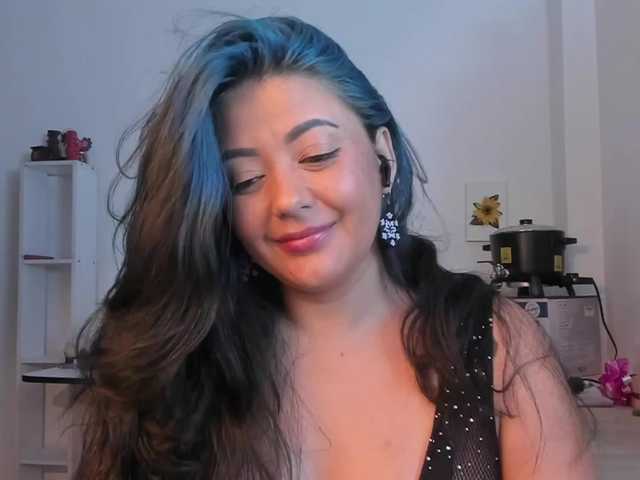 Lauratoro's BongaCams show and profile