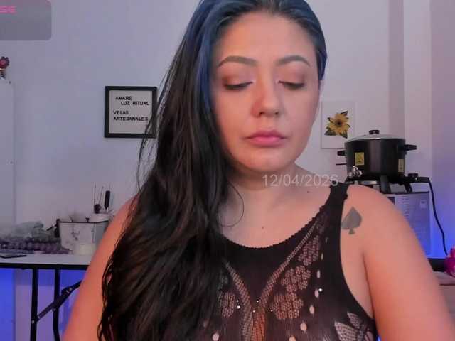 Lauratoro's BongaCams show and profile