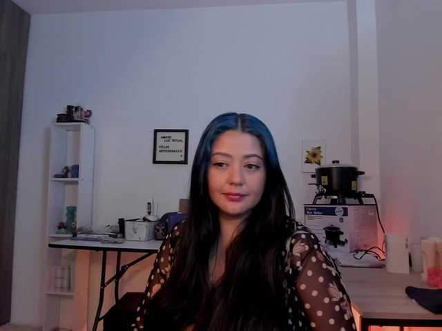 Lauratoro's BongaCams show and profile