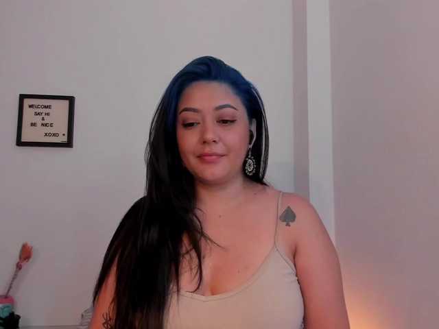 Lauratoro's BongaCams show and profile