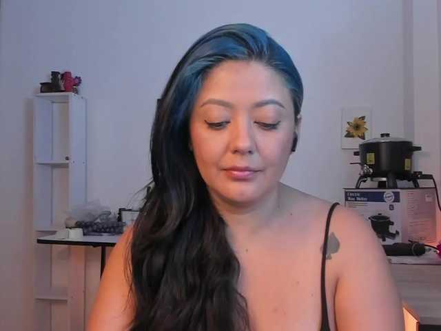 Lauratoro's BongaCams show and profile