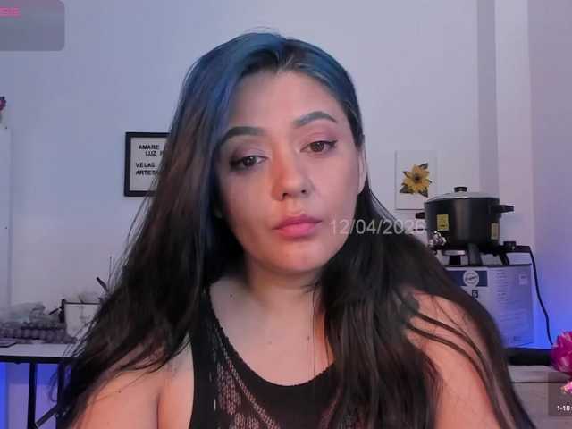 Lauratoro's BongaCams show and profile