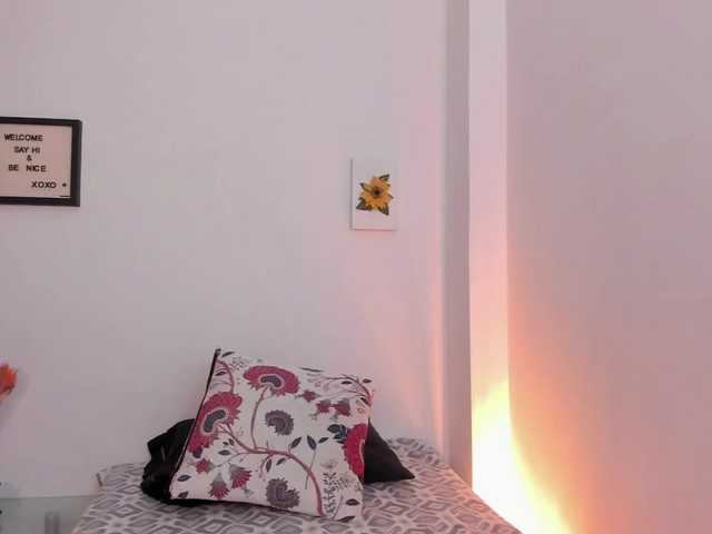 Lauratoro's BongaCams show and profile