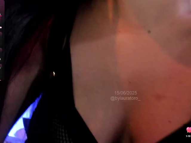 Lauratoro webcam bongacams model stream image