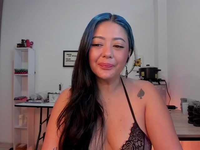 Lauratoro's BongaCams show and profile