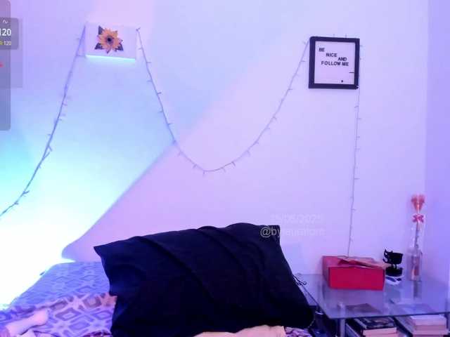 Lauratoro webcam bongacams model stream image