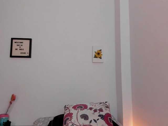 Lauratoro's BongaCams show and profile