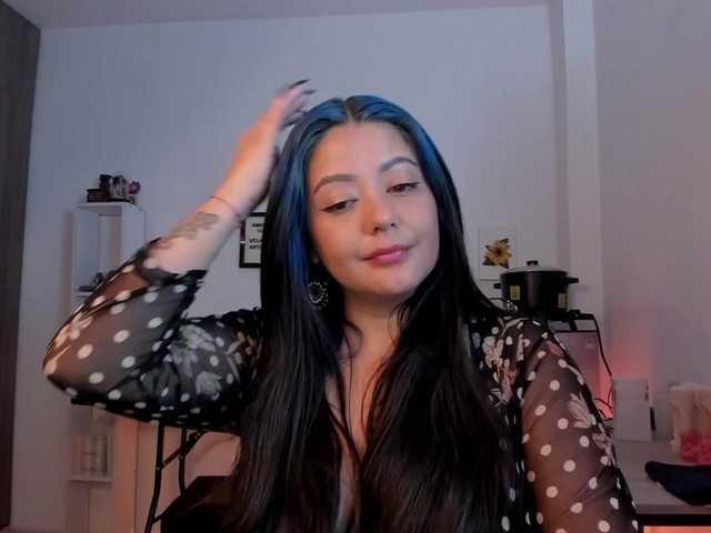 Lauratoro's BongaCams show and profile