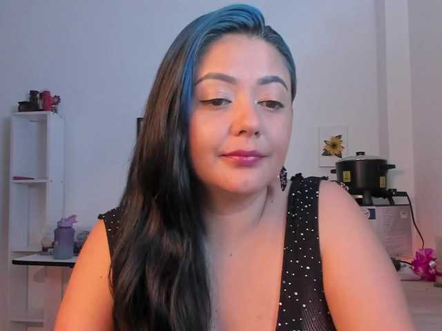 Lauratoro's BongaCams show and profile