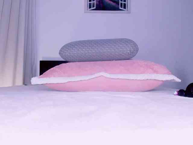 Goddessdollxo webcam