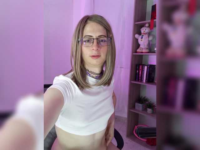 Watch kim-edwards Streaming Live