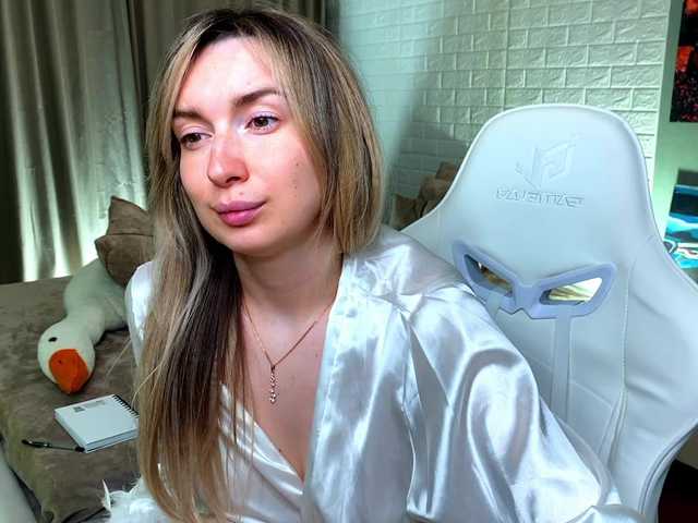 x-----x's BongaCams show and profile