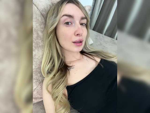 x-----x's BongaCams show and profile