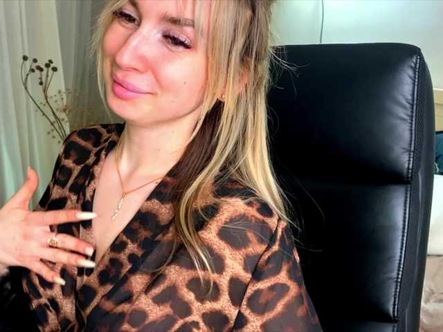 x-----x's BongaCams show and profile