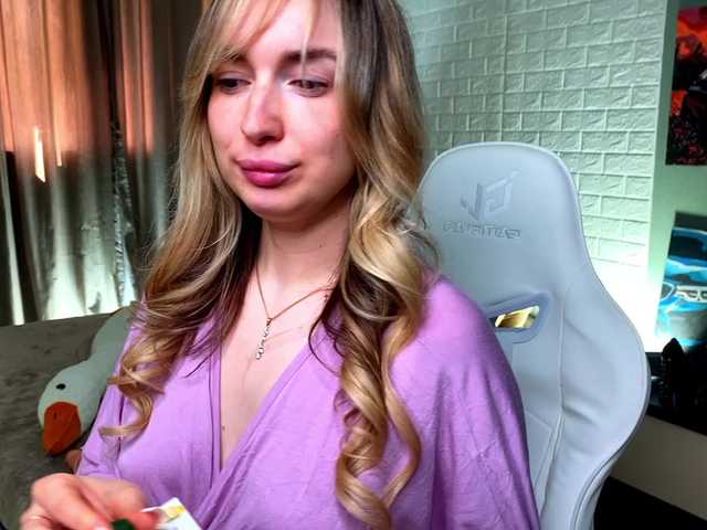 x-----x's BongaCams show and profile