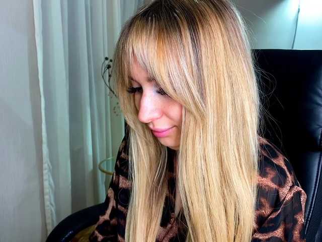 x-----x's BongaCams show and profile