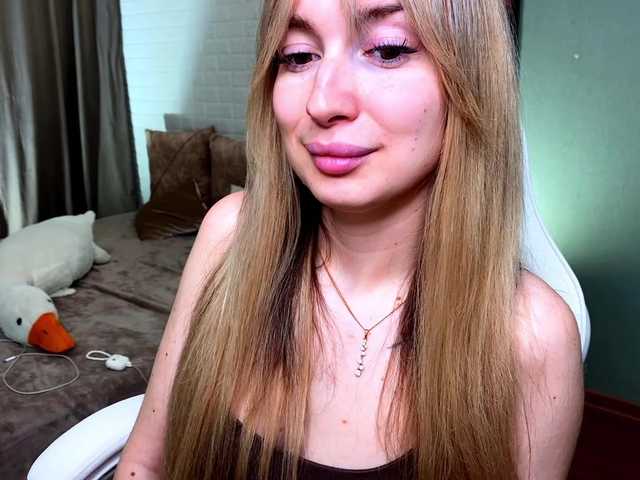 x-----x's BongaCams show and profile