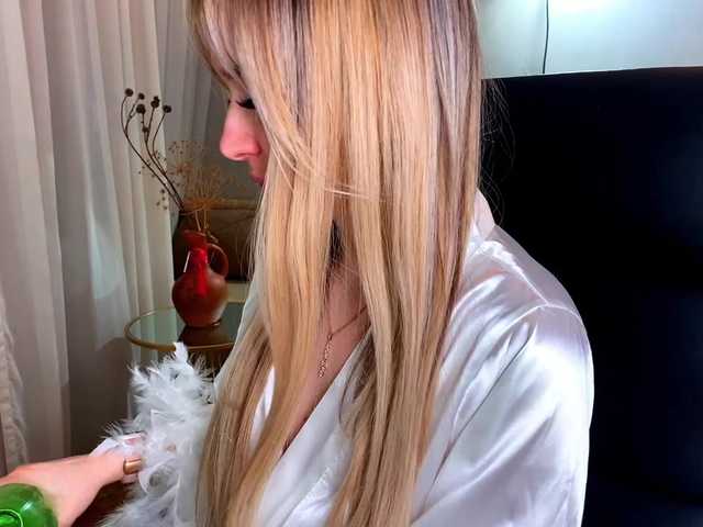 x-----x's BongaCams show and profile