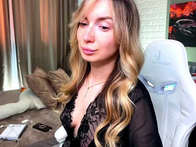 x-----x's BongaCams show and profile