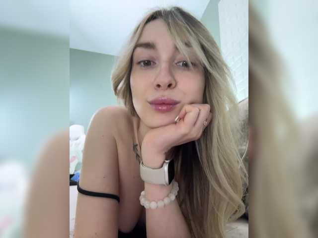 x-----x's BongaCams profile