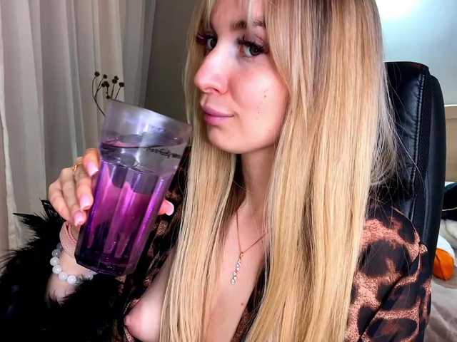 x-----x's BongaCams show and profile