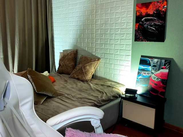 x-----x's BongaCams show and profile