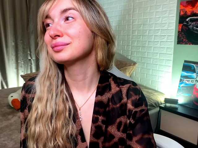 x-----x's BongaCams show and profile