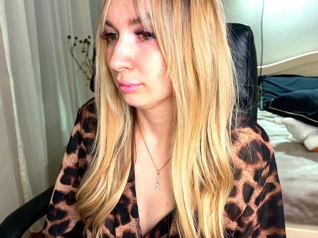 x-----x's BongaCams show and profile