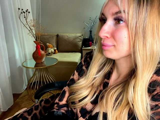 x-----x's BongaCams show and profile