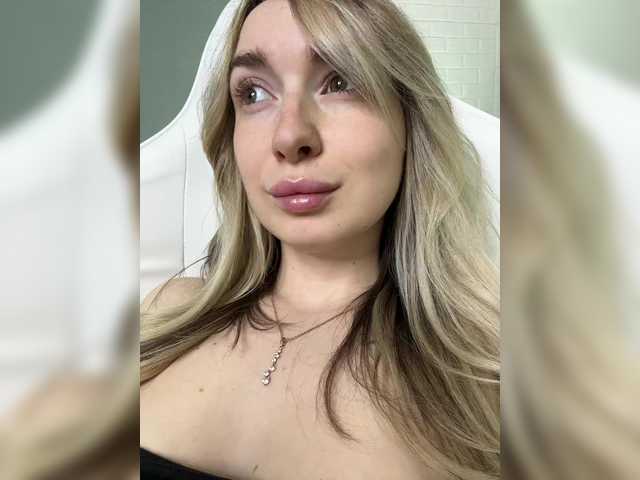 x-----x's BongaCams show and profile